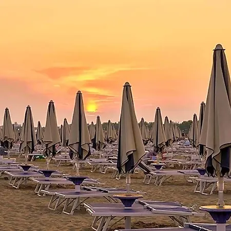 Hotel Close To The Sea - Beahost